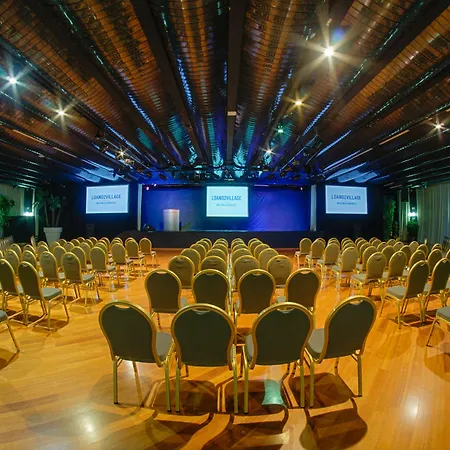 מלון דירות 2 Village 4*