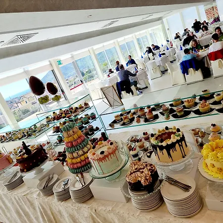 2 Village מלון דירות 4*