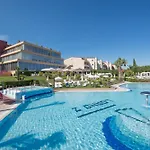 2 Village Aparthotel