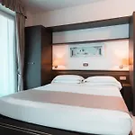 2 Village Aparthotel Loano