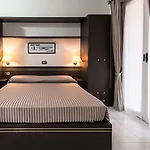 2 Village Aparthotel