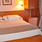 2 Village Aparthotel 4*
