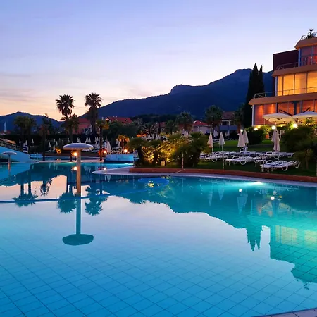 Apart Otel 2 Village 4*