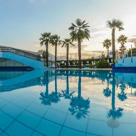 Aparthotel 2 Village 4*