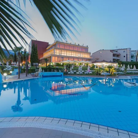 2 Village Aparthotel 4*